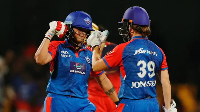 Shafali Verma and Jess Jonassen